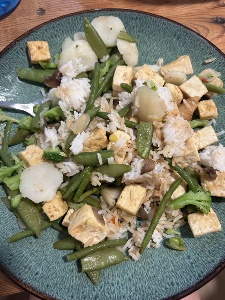 Rice, tofu, and stir fry vegetables (477 cals)