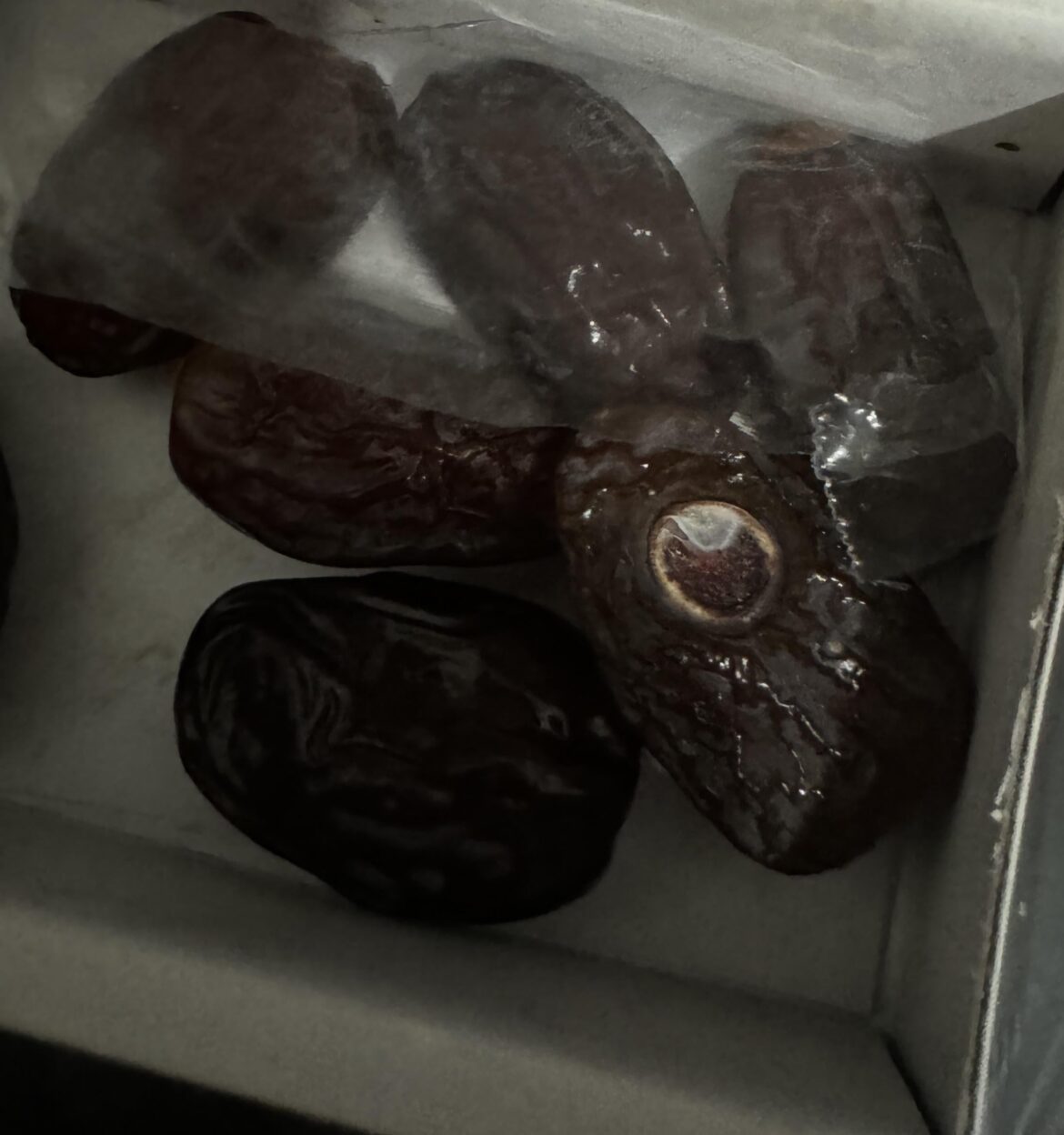 Would anyone know what’s wrong with this date? (Mejdool)