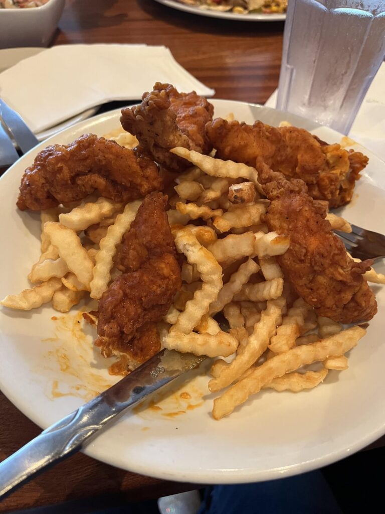 Estimate for my lunch and dessert please? The restaurant has no nutrition info online