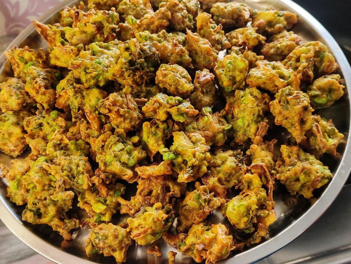 Hare matar ki pakodi
