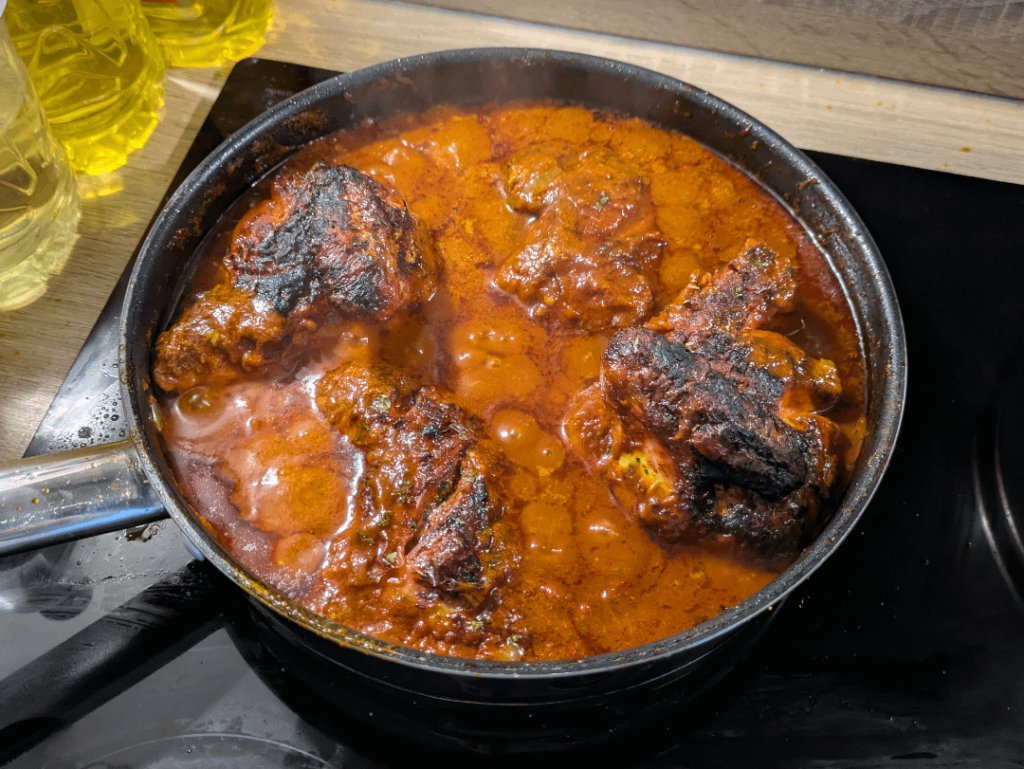Chicken curry with tandoori chicken