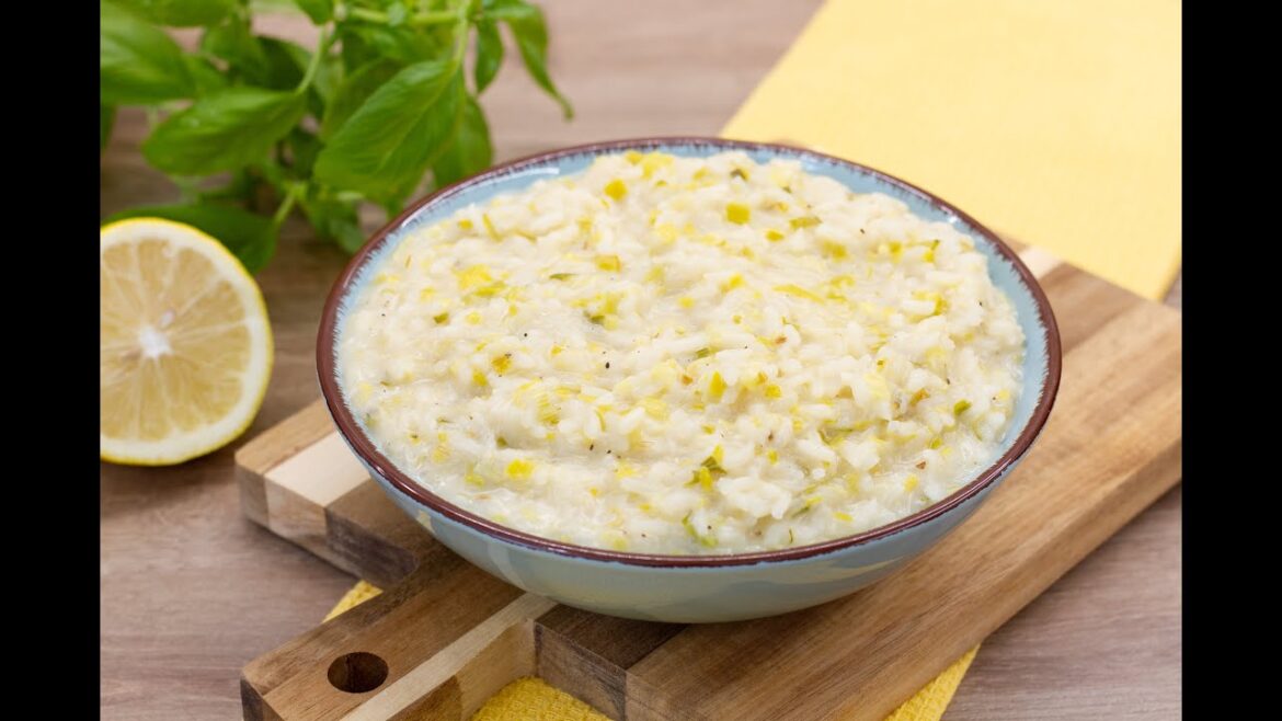 Vegan risotto with leek. You must try this simple recipe for a creamy risotto. #risotto #recipe