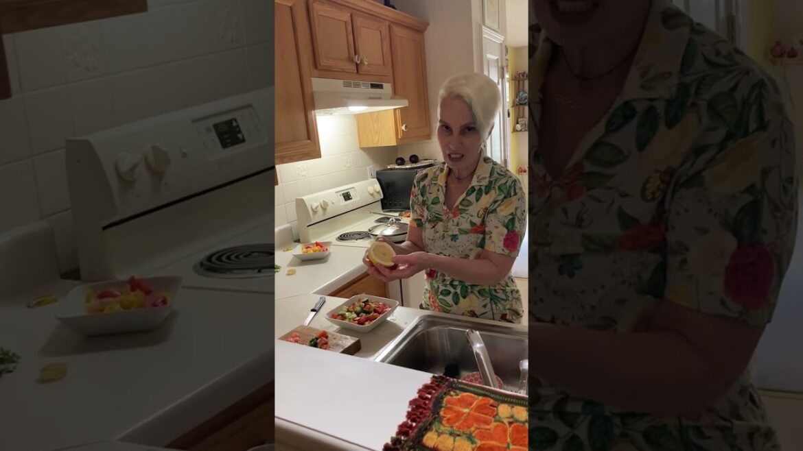 Israeli Salad - Simple Healthy Middle Eastern Recipe