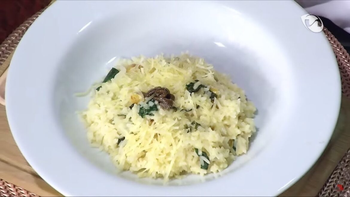 Risotto con espinaca, queso y pera