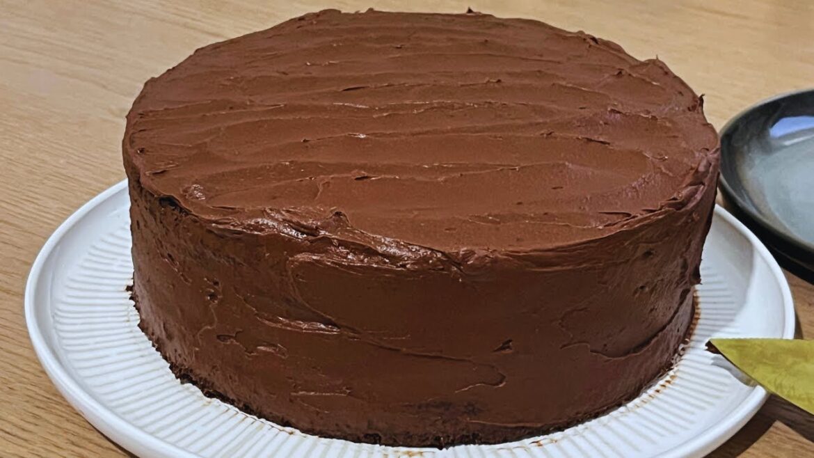 How To Make Chocolate Cake | Easy Chocolate Cake | Moist Chocolate Cake Recipe