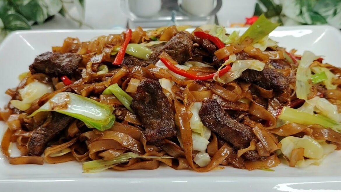 Fried Beef Char Kway Teow | Beef Chow Fun | Easy Asian Recipe!