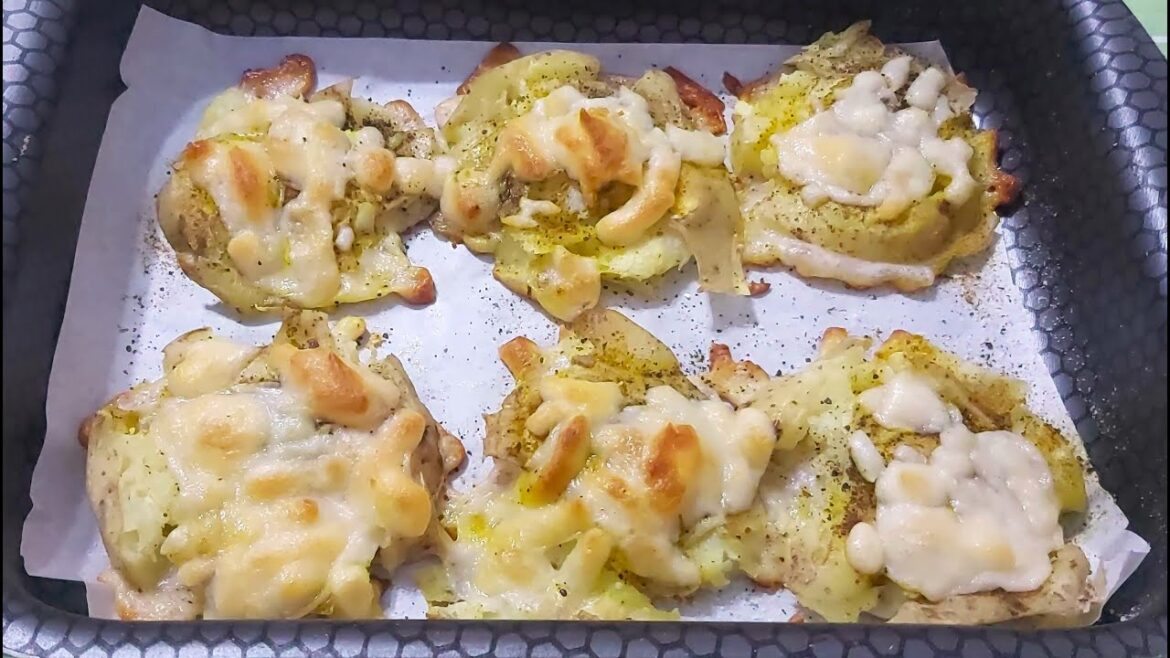 CRAZY GOOD Crispy Smashed Potatoes with Cheese!