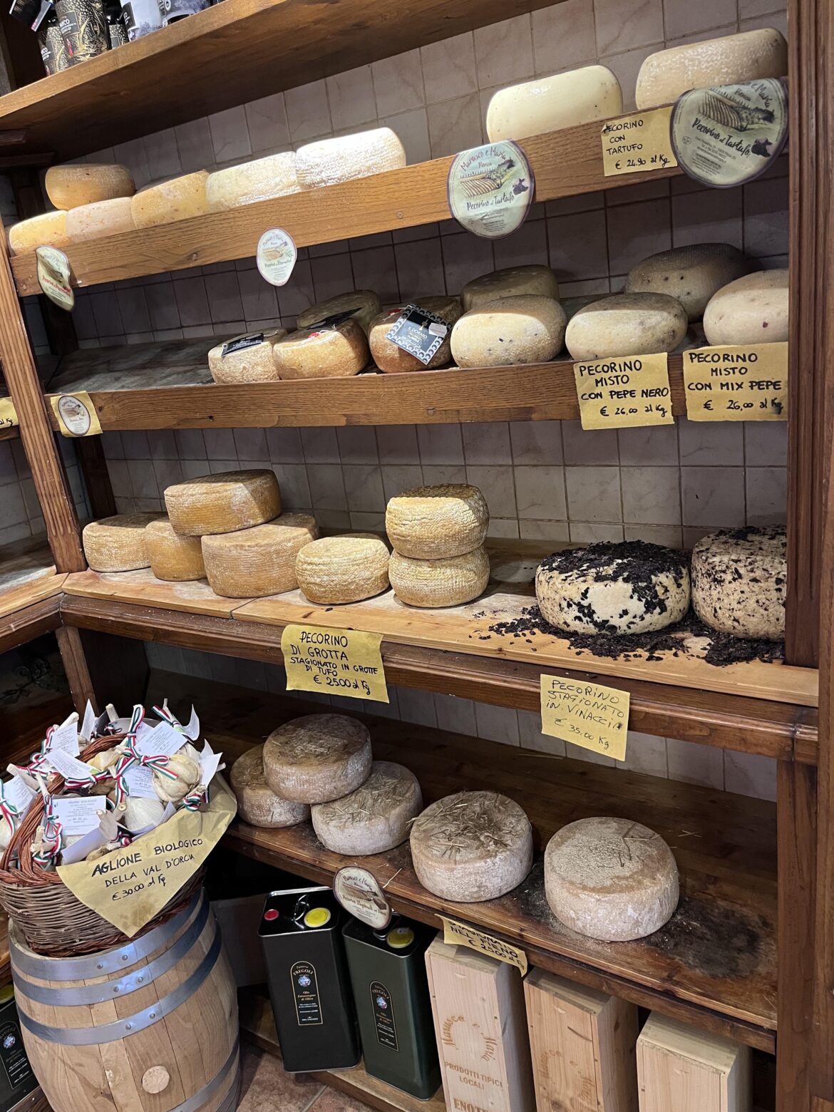 What cheeses should I eat in Tuscany in addition to Pecorino?