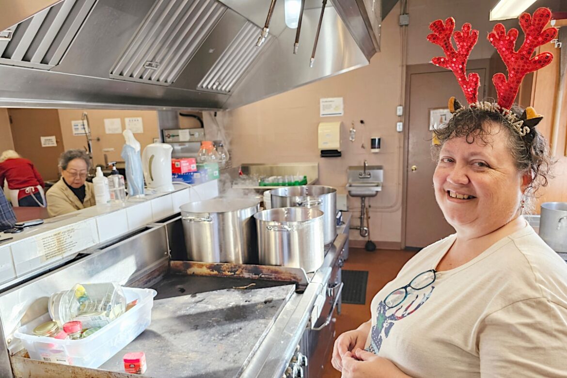 VIDEO: Christmas dinner at St. Joe’s VIDEO: Christmas dinner at St. Joe's