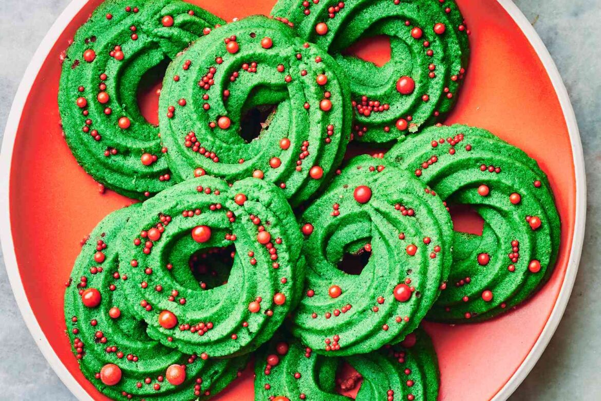 60+ Easy Christmas Treats For The Holidays 60+ Easy Christmas Treats For The Holidays