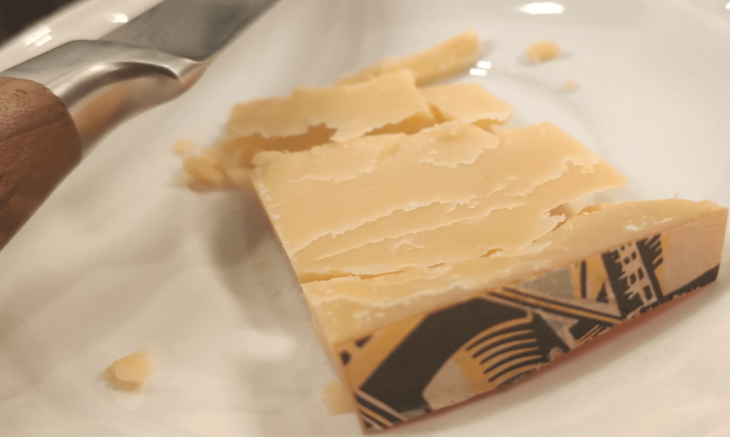 Out of curiosity: why does this cheese form these amazing cheese flake like it does? Rotterdamsche 55 weeks. It is one of the characteristics that I really like