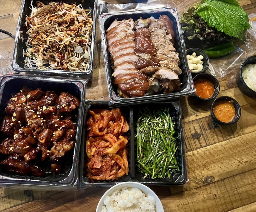 불족발 (Spicy Jokbal) 족발 (Jokbal) and 보쌈 (Bossam)