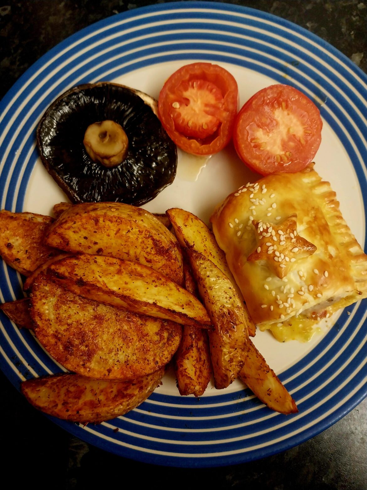 Pork and piccalilli sausage roll with wedges