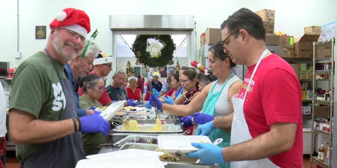 Maui volunteers serve hundreds of home-cooked meals to those in need this Christmas Maui volunteers serve hundreds of home-cooked meals to those in need this Christmas