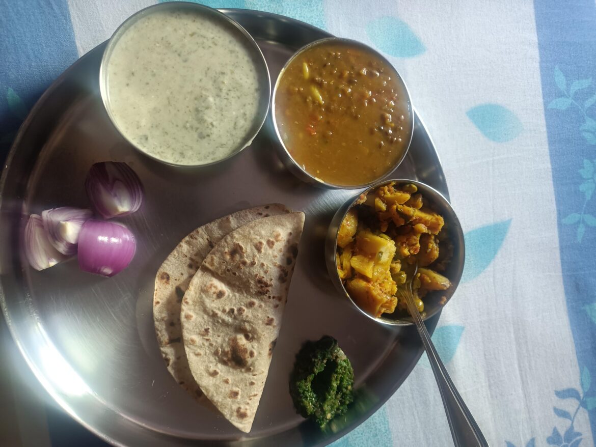 My meals are incomplete without good old raw onion on side :)