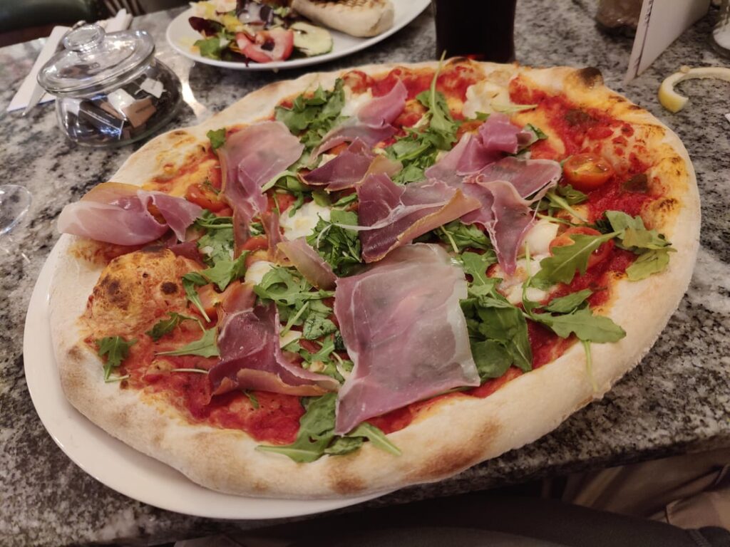 Pizza Momento (goats cheese, parma ham, rocket, and cherry tomatoes)