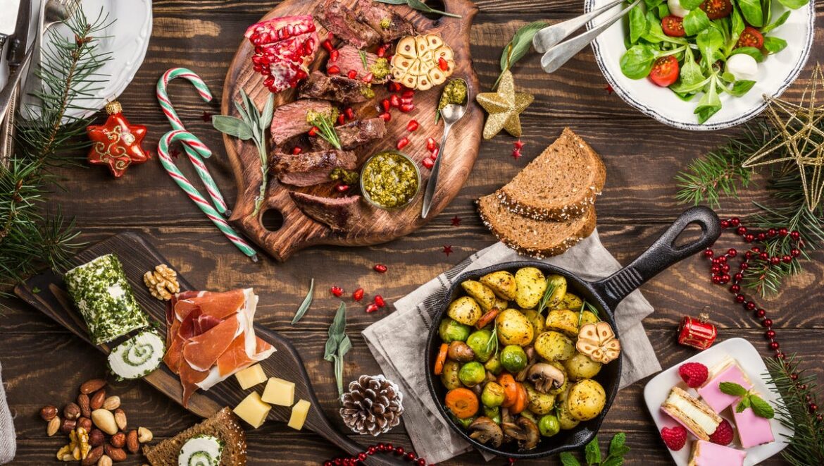 What Cincinnati restaurants are open on Christmas Eve, Christmas Day?