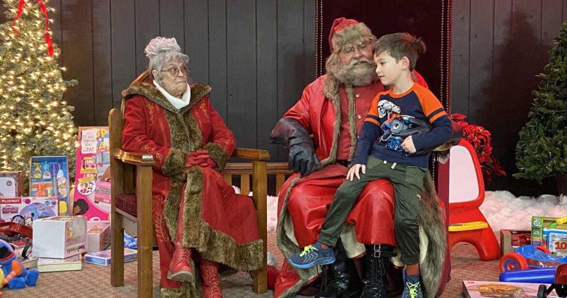 450 Christmas meals handed out through Make A Difference | Local News