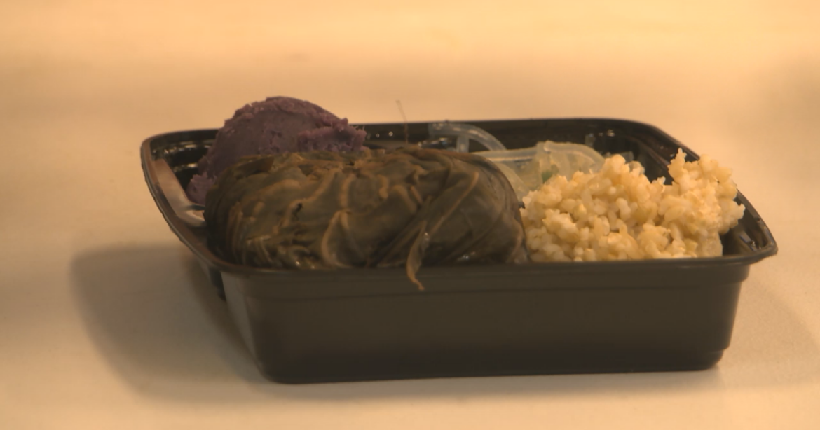 Volunteers spread Christmas joy on Oahu with Meals on Wheels | News