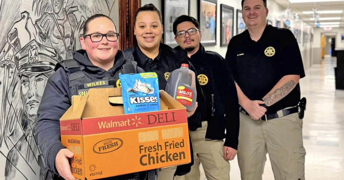 Deputies deliver Christmas meals | Local News