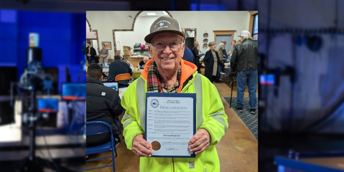 Mr. Thanksgiving presented key to City of Moline, honorary street sign
