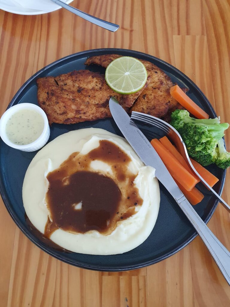 cals in this grilled chicken w mashed potatoes? cals in this grilled chicken w mashed potatoes?