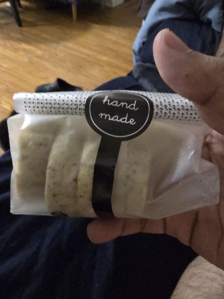 Any idea what this is and how many calories? 😂