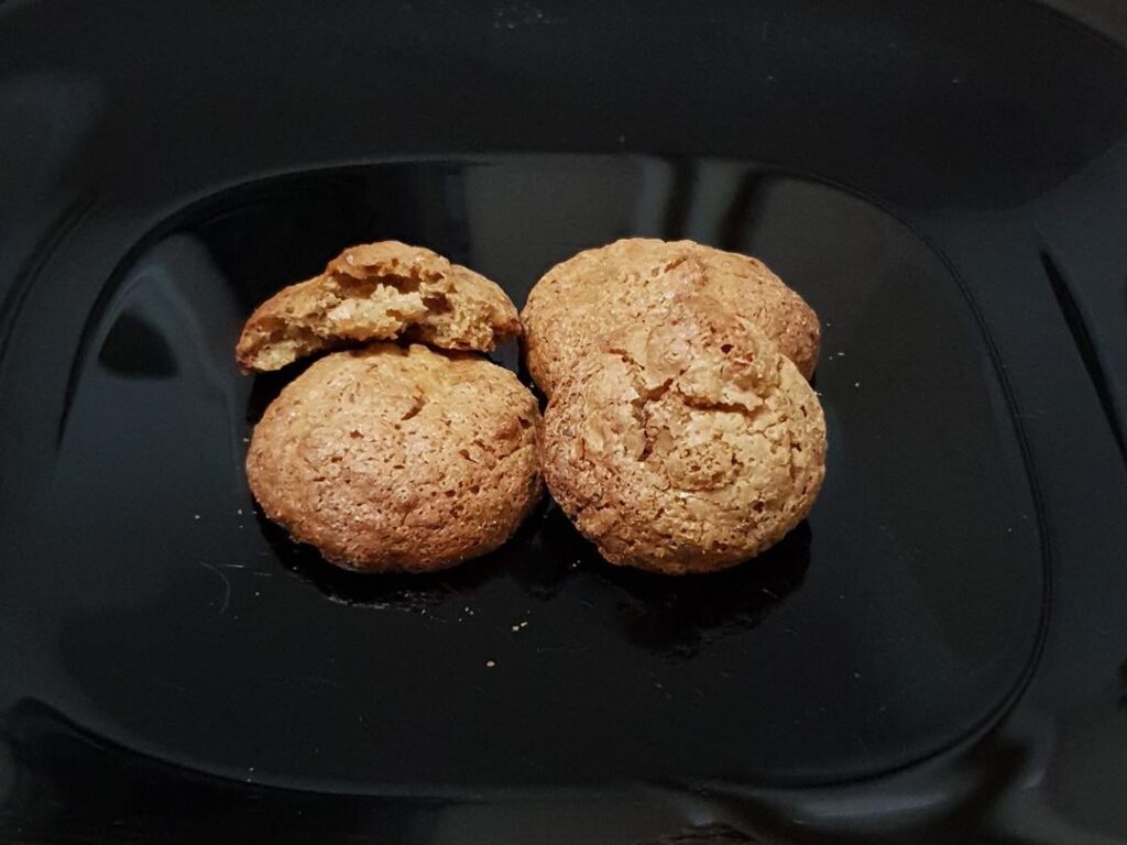 Pricomigdale, similar to Amaretti but chewier and sweeter. In Romania we use walnuts (sometimes almonds), sugar and egg whites the same way you would use in a meringue.
