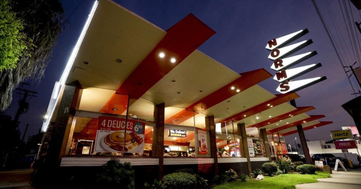 Norms on La Cienega, L.A.'s icon of coffee shop architecture, will give way to a fast-food chain