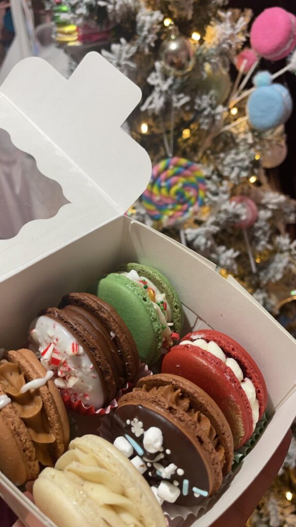 Christmas macarons :)