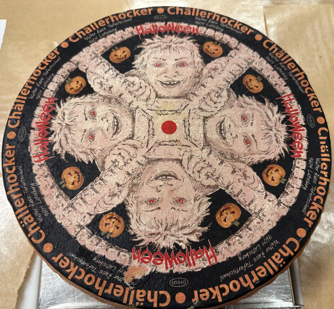 Challerhocker—Halloween Edition 🎃 One of my absolute favorite cheeses!