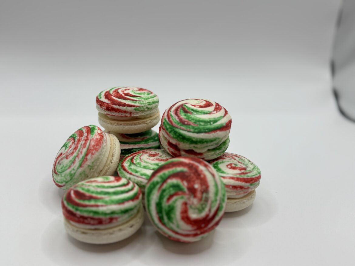 Vanilla Holiday Macarons