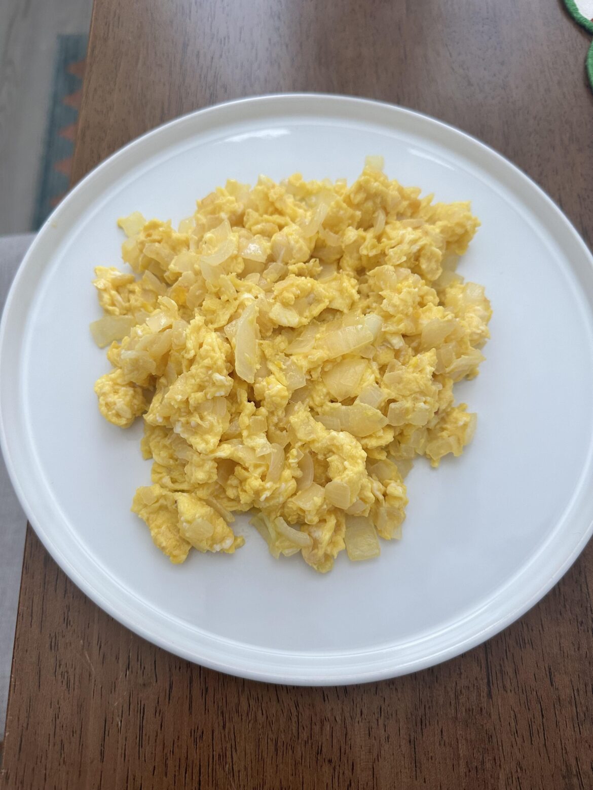 Scrambled eggs with lots of onion