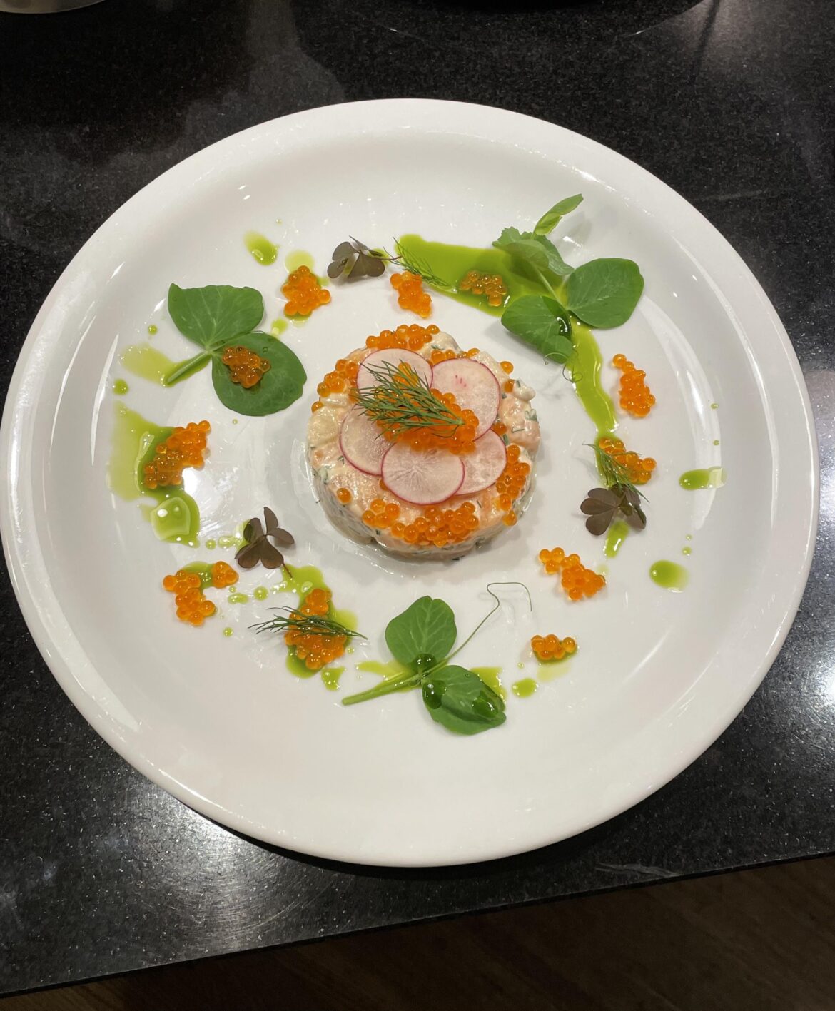 Salmon tartare w/ pickled pear, trout roe and herb oil