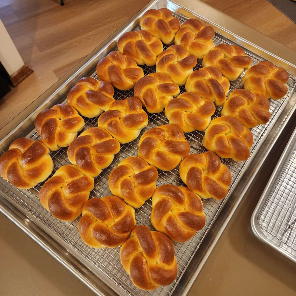 It's official, I am obsessed with perfecting the kaiser knot.