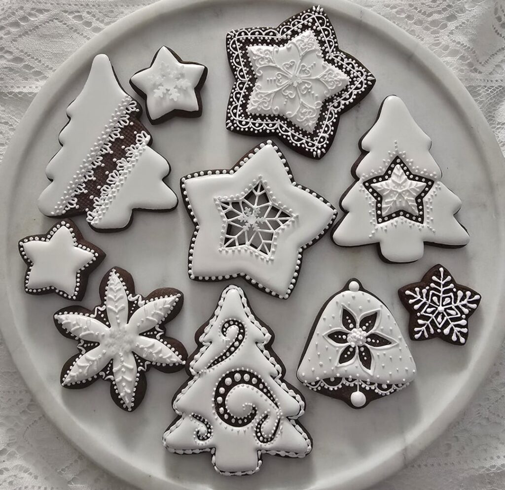 Gingerbread with royal icing 🎄