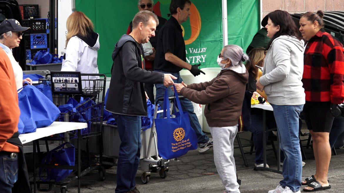 SCV Food Pantry Hands Out Over 700 Turkeys, Chickens