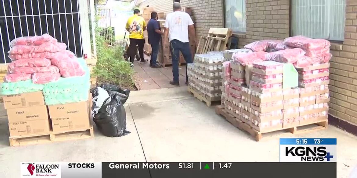 Laredo’s LOVED to hold Christmas food drive with toys and food bags