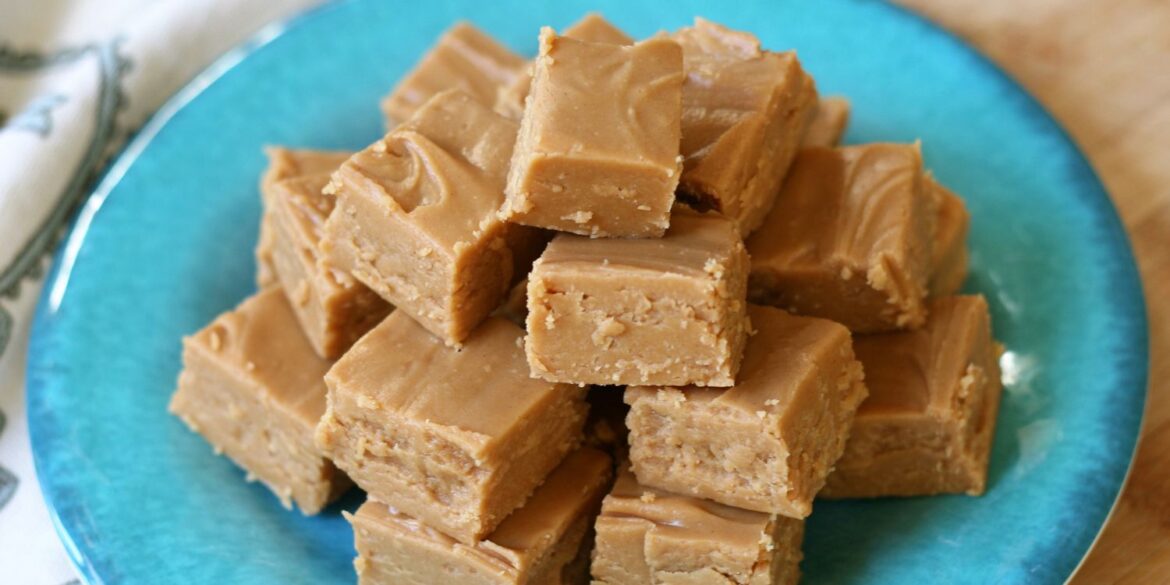 This Grandma’s 70-Year-Old Fudge Recipe Is So Good, You’ll Gift It to Everyone You Know This Grandma’s 70-Year-Old Fudge Recipe Will Be Your New Favorite Easy Treat