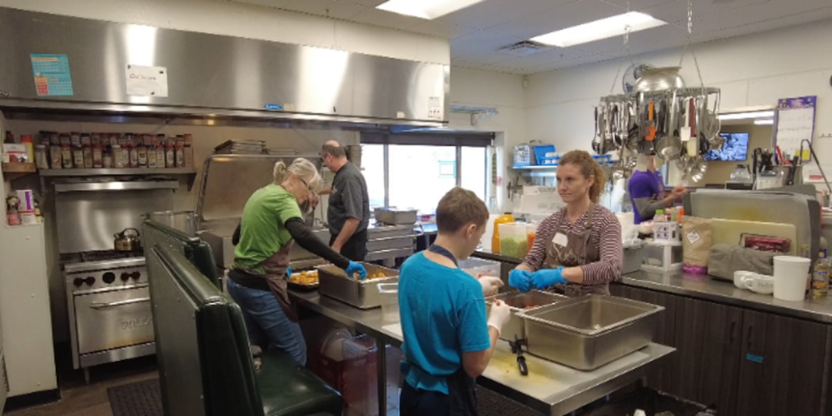 Heavens Helpers prepares for annual Christmas dinner Heavens Helpers prepares for annual Christmas dinner