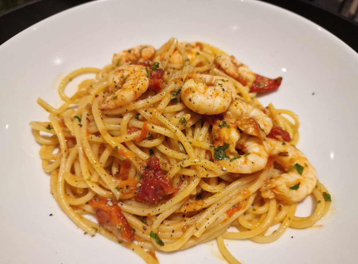King prawn, tomato, chilli and garlic spaghetti