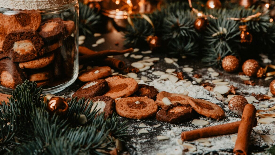 7 Must-Try Holiday Desserts in Vancouver 7 Must-Try Holiday Desserts in Vancouver