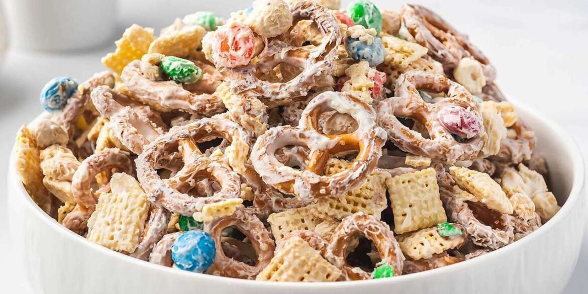 Our 12 Best Christmas Snack Mixes to Munch on All Holiday Season Long