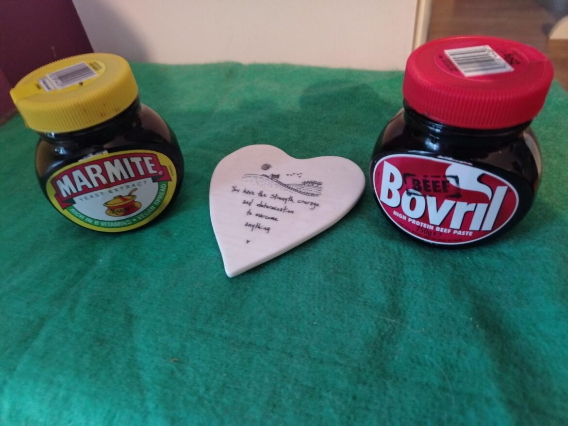 Which to choose? Personally I love both but I wonder which gets more hate 👍 Have a good weekend.