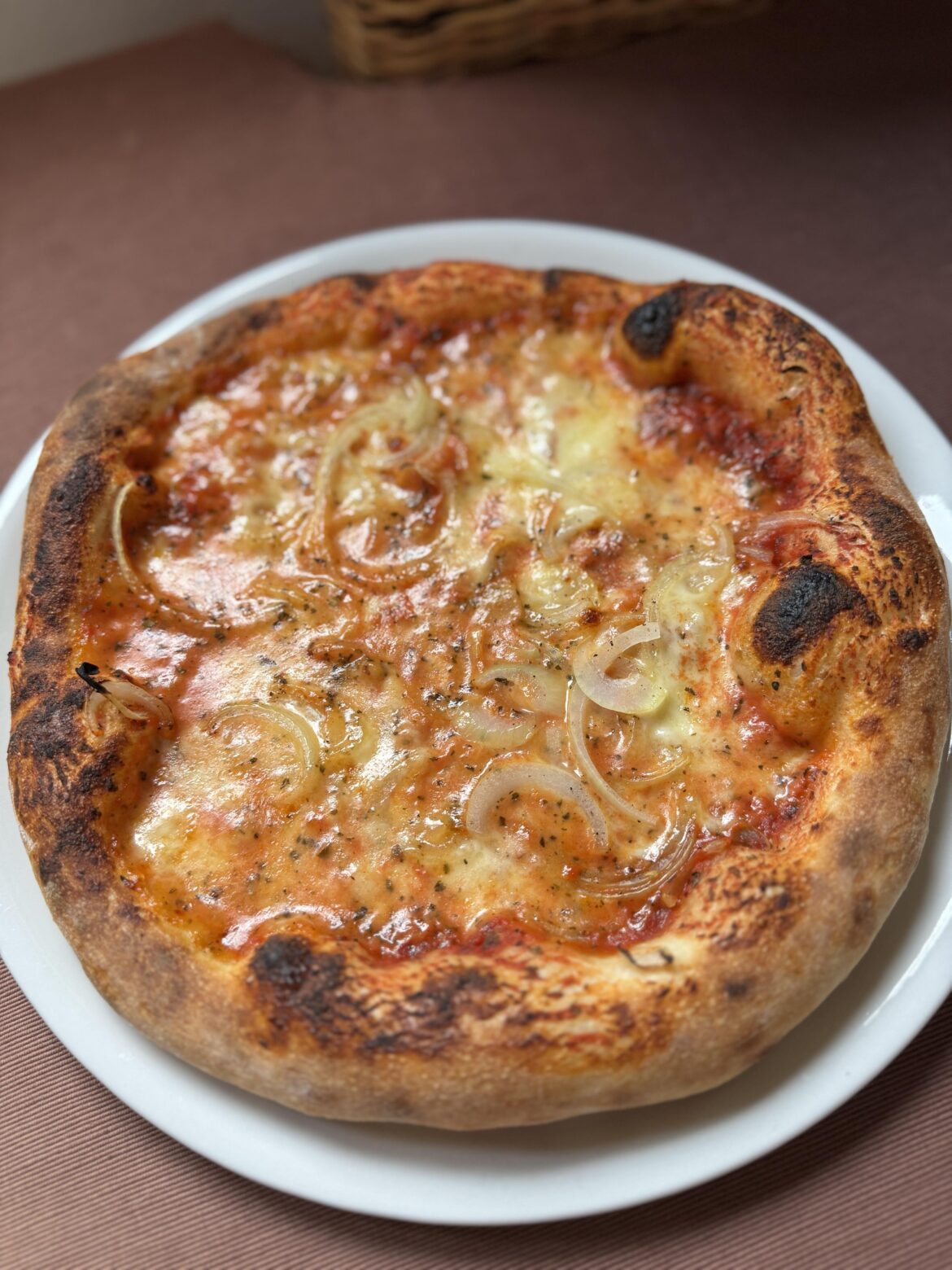 Pizza with a lot cheese and onions 😝🍕🧅