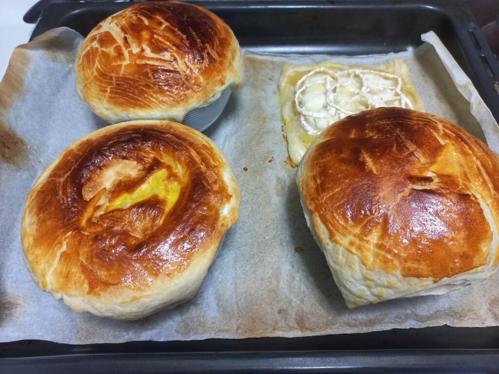 Onion soup with puff pastry