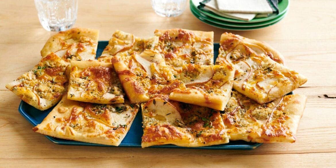 Blue Cheese and Pear Flatbread Recipe