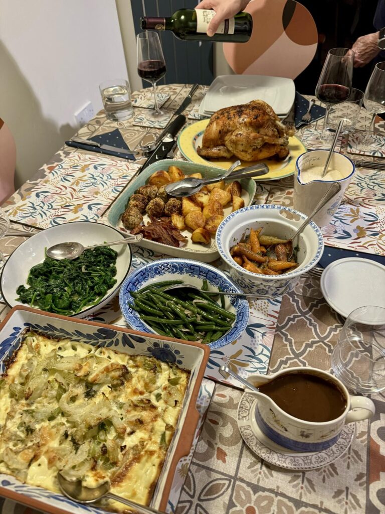Happy Sunday everyone. Possibly the most indulgent roast dinner I've ever had. Chicken, fennel, potatoes, pancetta, stuffing, green beans, carrots, spinach, gravy, bread sauce. Paired beautifully with a dry, tannic Languedoc.