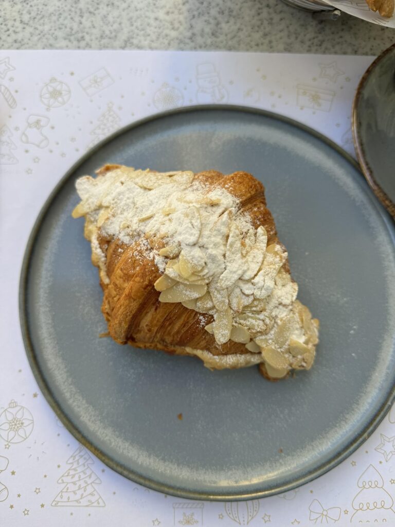 almond croissant calories? it was filled with almond paste not cream btw! (second pic is the filling)