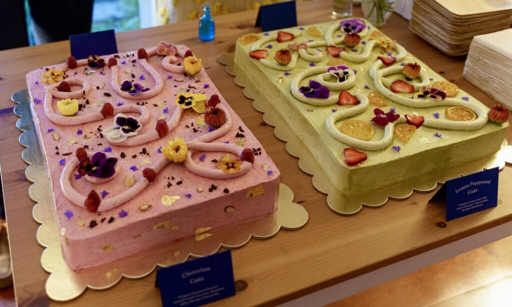 I made sheet cakes for my wedding! I made sheet cakes for my wedding!